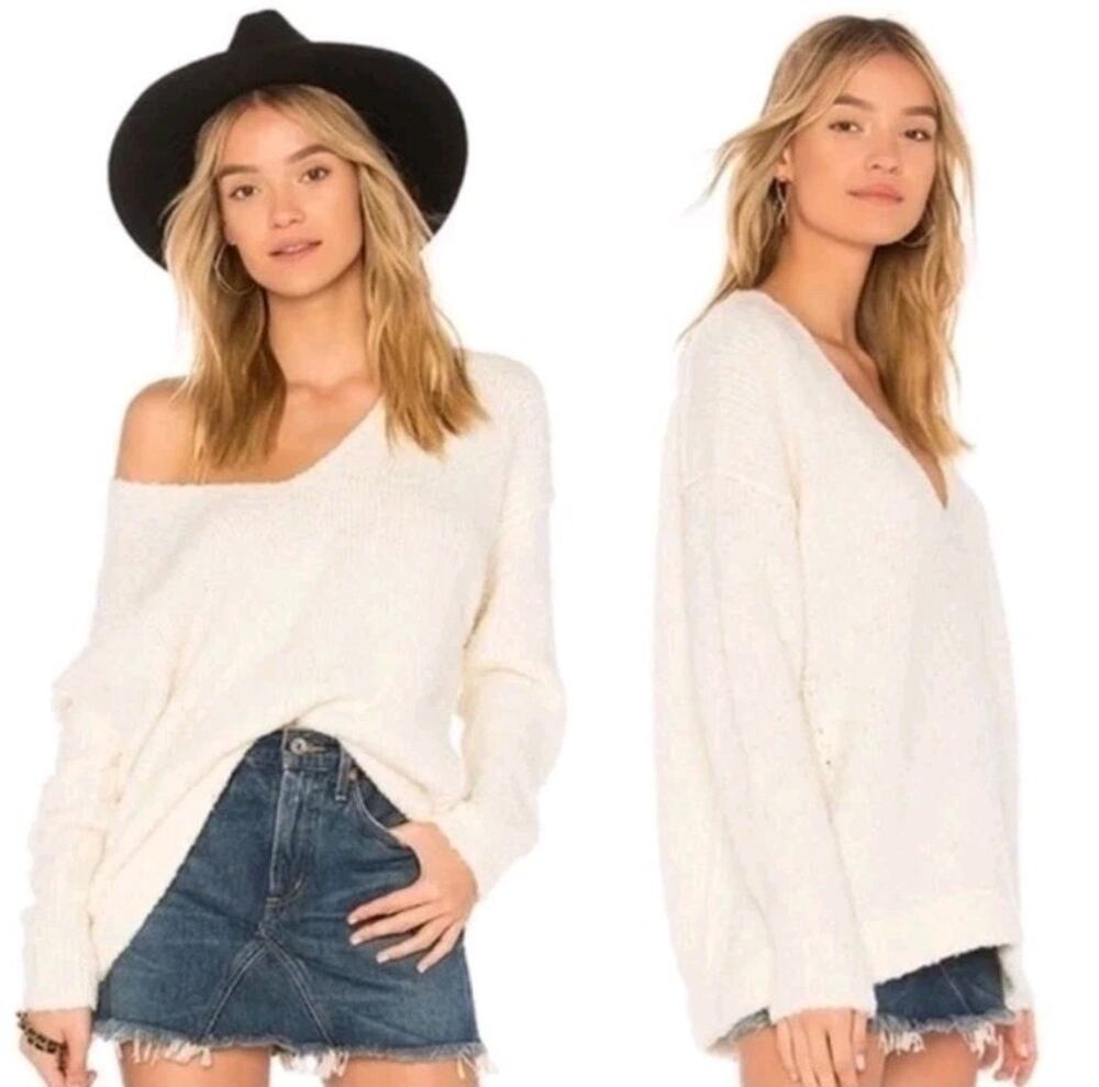 Free People Icing V-Neck Sweater Women’s Size M Ivory Fuzzy Knit Alpaca Lofty